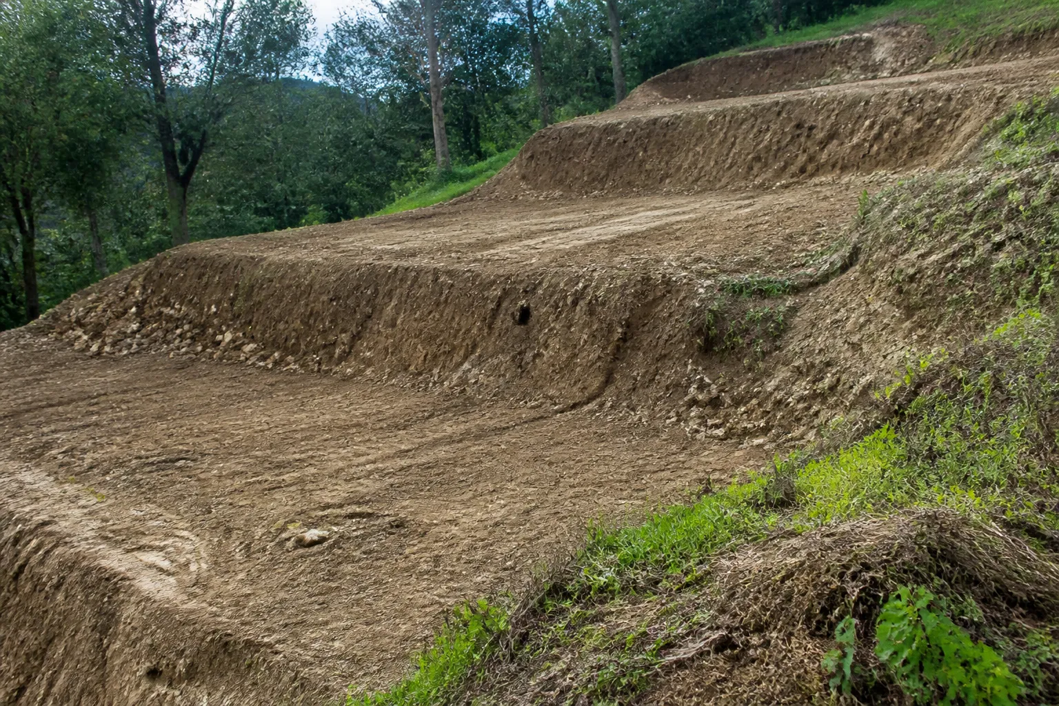 Terrassement en restanques sur terrain en pente