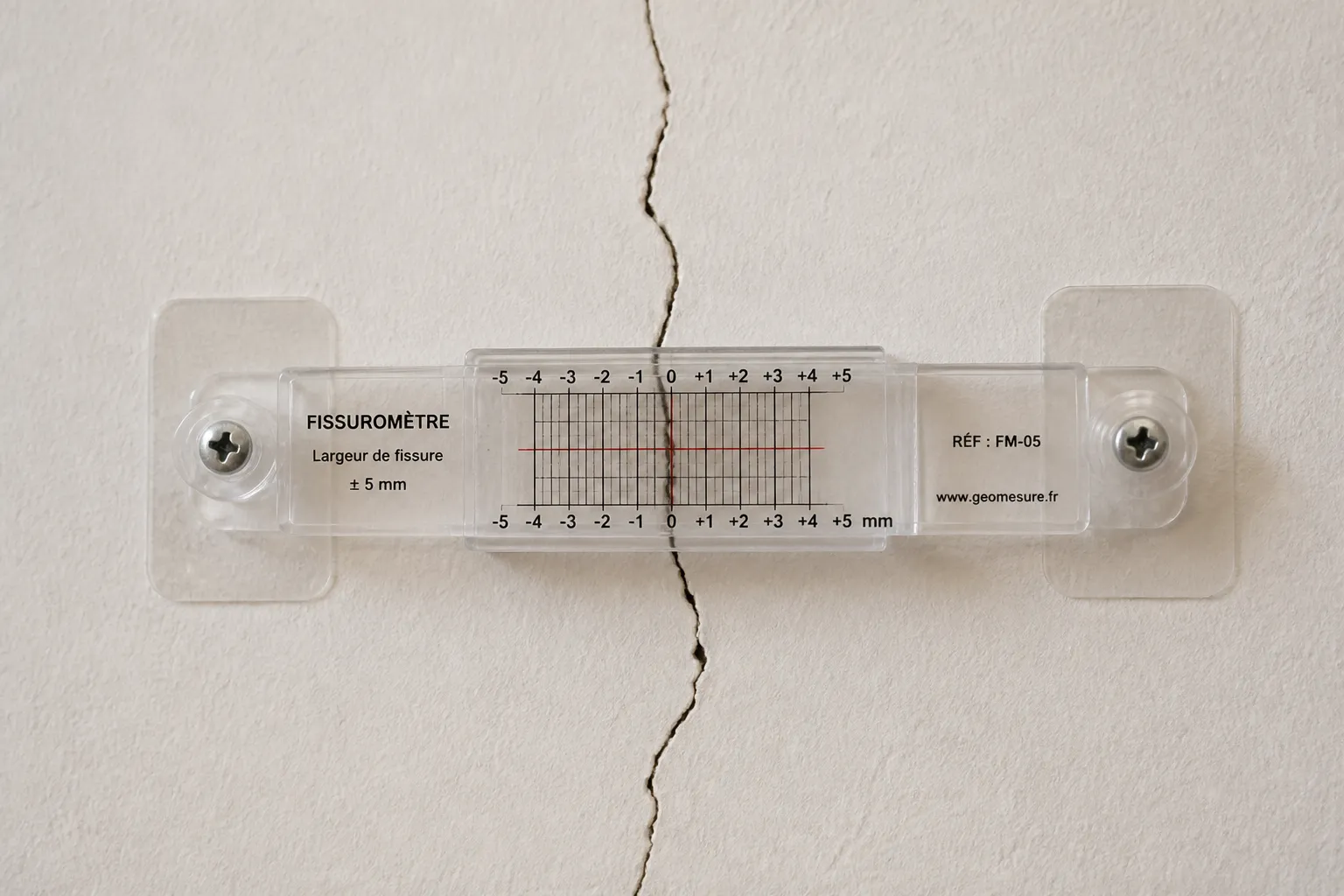 Fissure sur une moulure de plafond a L'Isle-d'Abeau