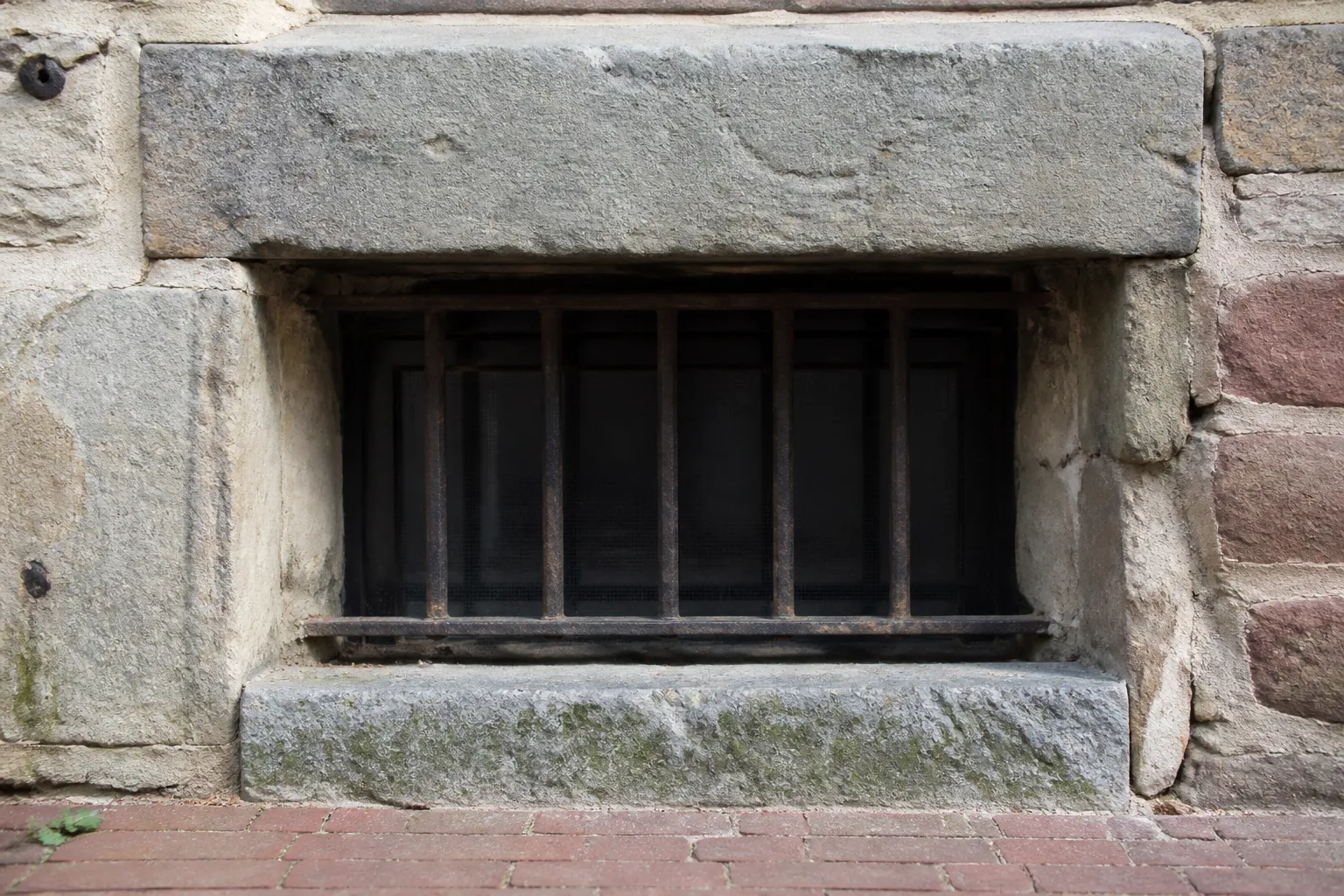 Soupirail de cave d une maison ancienne